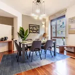 Duomo Square 3br شقة *